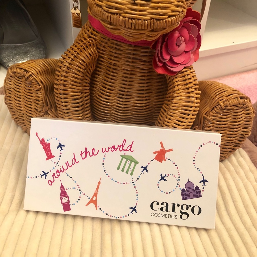 Cargo eye shadow pallet